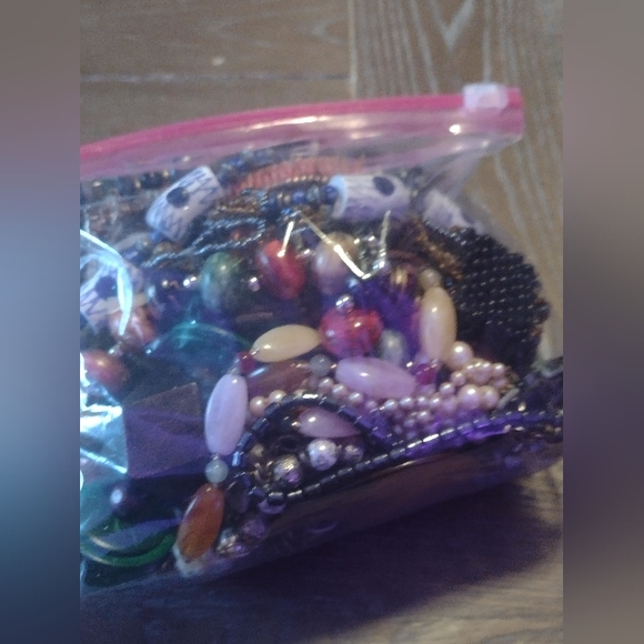 2+ lbs. Assorted Vintage to Modern Necklaces - Picture 8 of 8